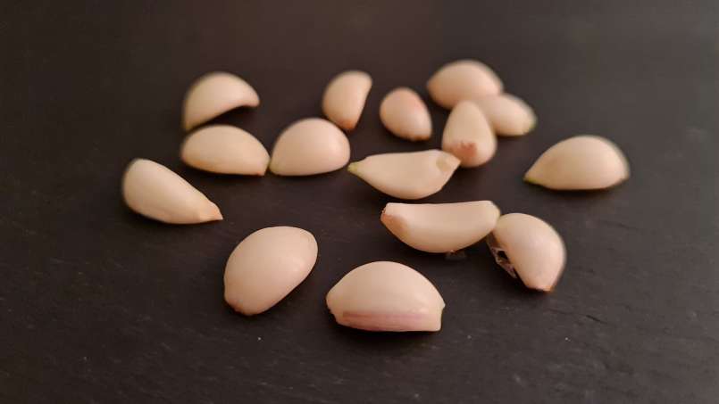 Visas česnakas ryte ant tuščio skrandžio, nuotrauka 3