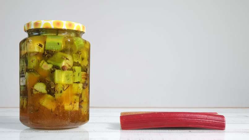 Rabarbarų maceratas su medumi, žaliąja arbata, mėtomis ir įvairiais prieskoniais, nuotrauka 2